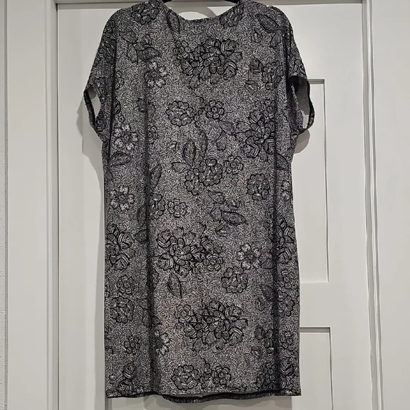 J. Jill Black and White V-Neck Mini Dress - Picture 4 of 7